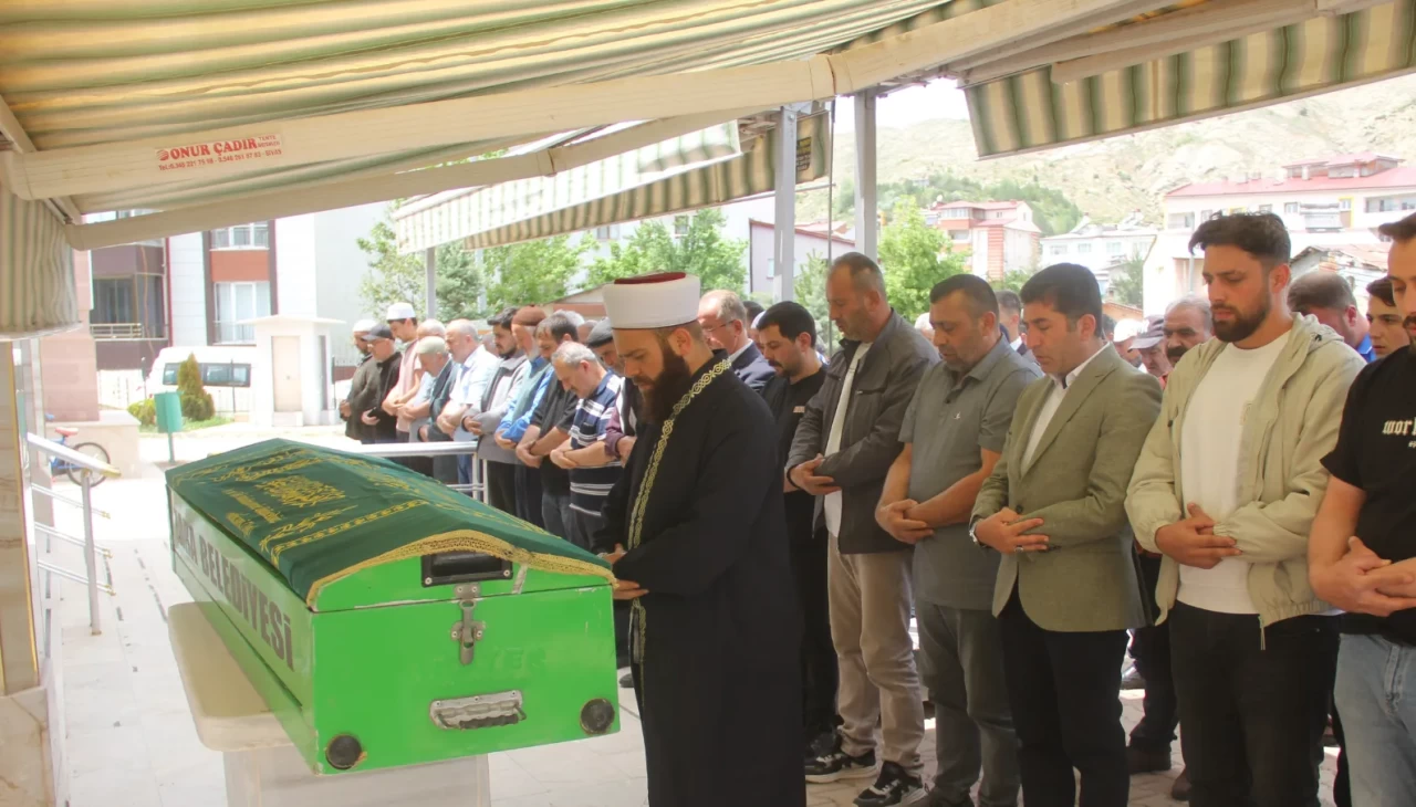 Sivas'ta rahatsızlanan ilkokul öğrencisi hayatını kaybetti