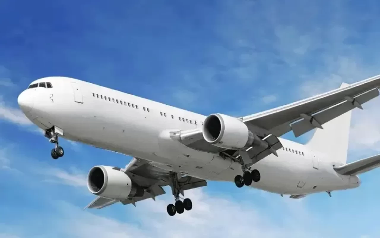 Kazakistan'dan Gazipaşa'ya charter uçuşu başladı