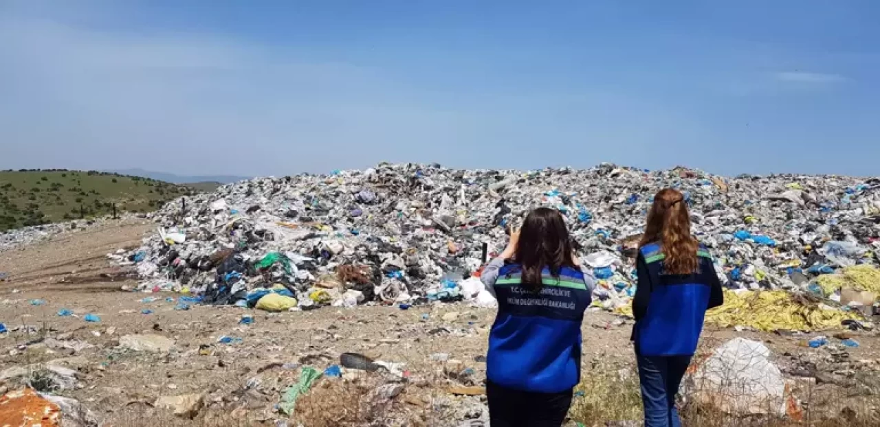 İzmir'de çöp toplanmıyor! İşçiler greve başladı