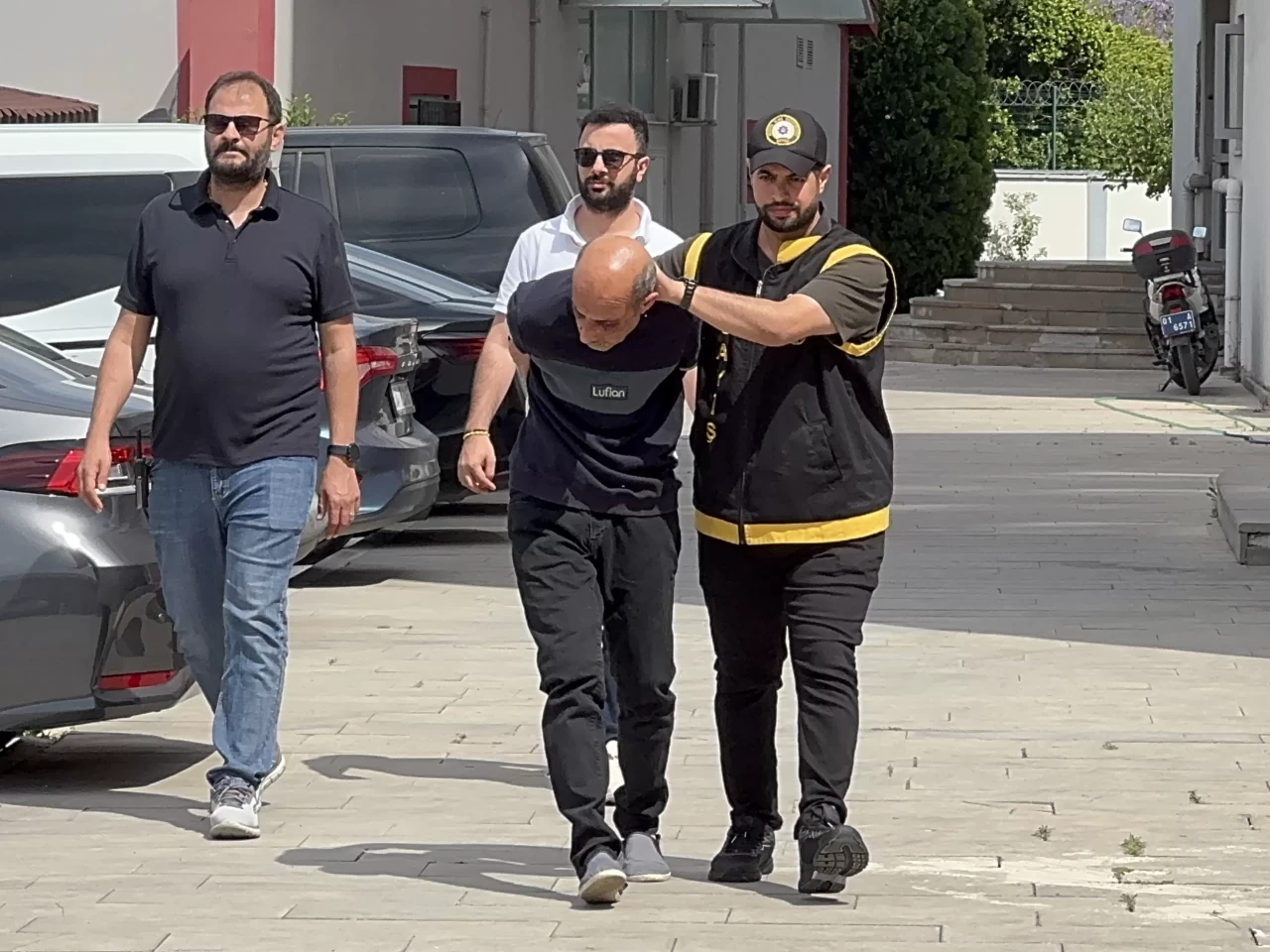 Adana'da eski eşini silahla öldüren zanlı tutuklandı