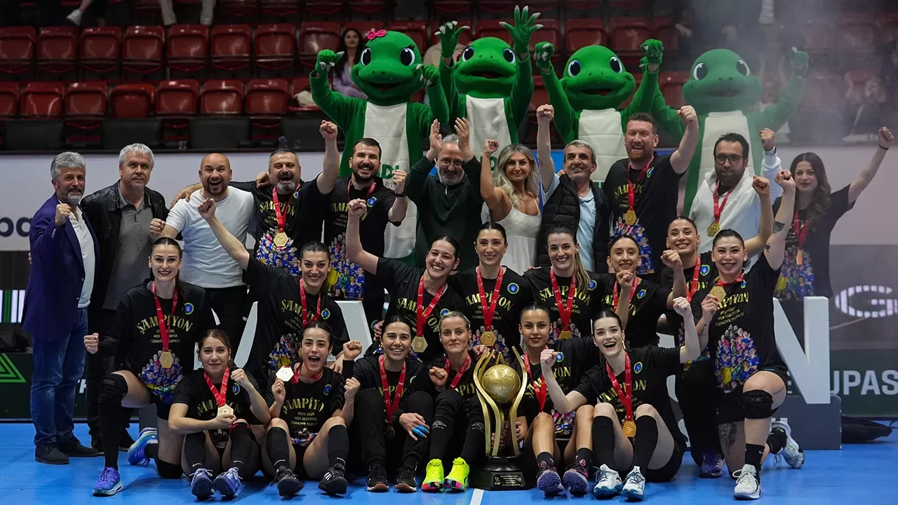 Kadınlar Hentbol Türkiye Kupası finalinde Bursa Büyükşehir, Ortahisar Belediyespor’u mağlup ederek kupanın sahibi oldu