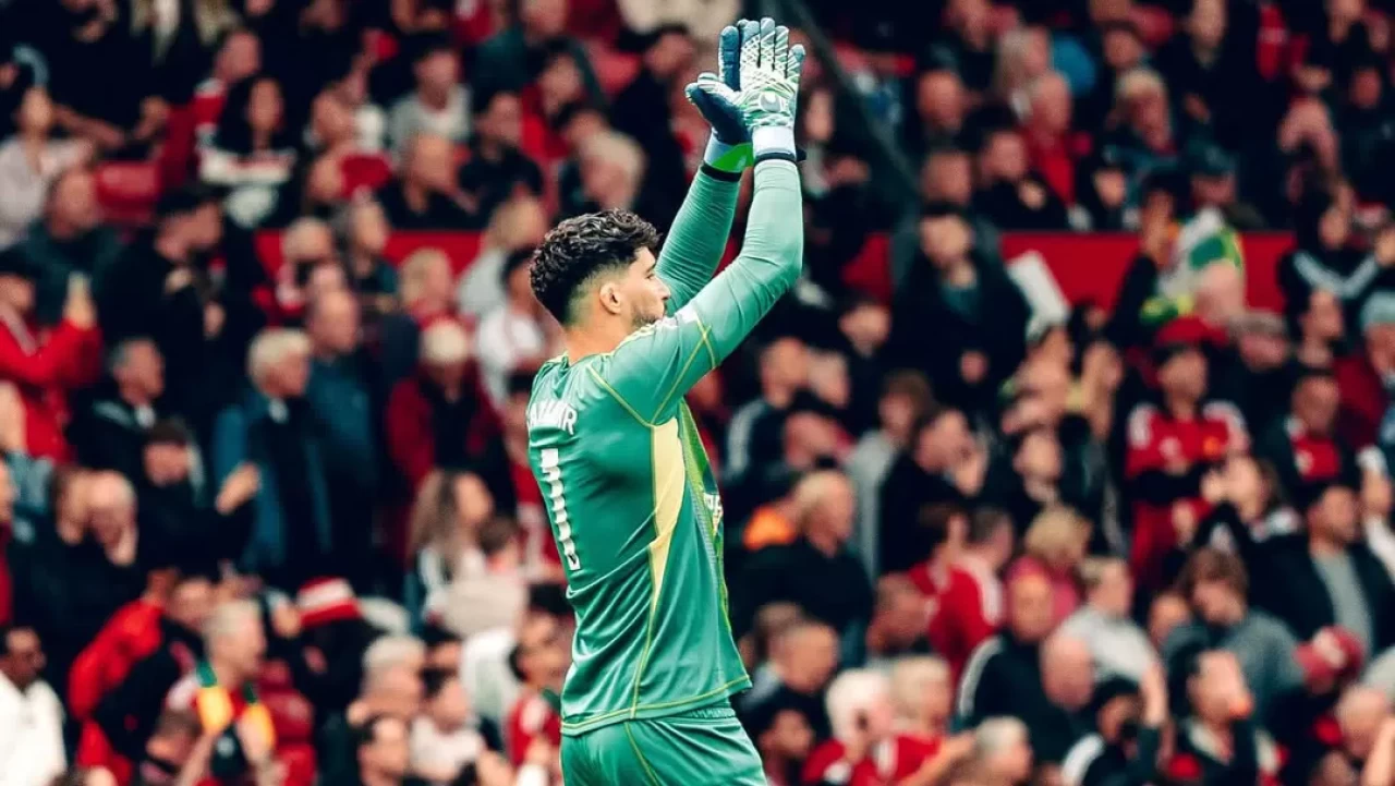 Altay Bayındır, Manchester United'da beklentilerin uzağında kaldı