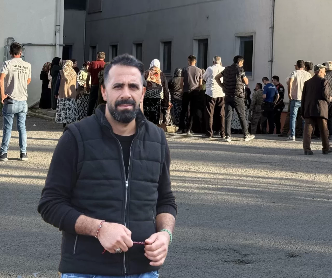 Akrabalarını ayırmak isterken canından oldu