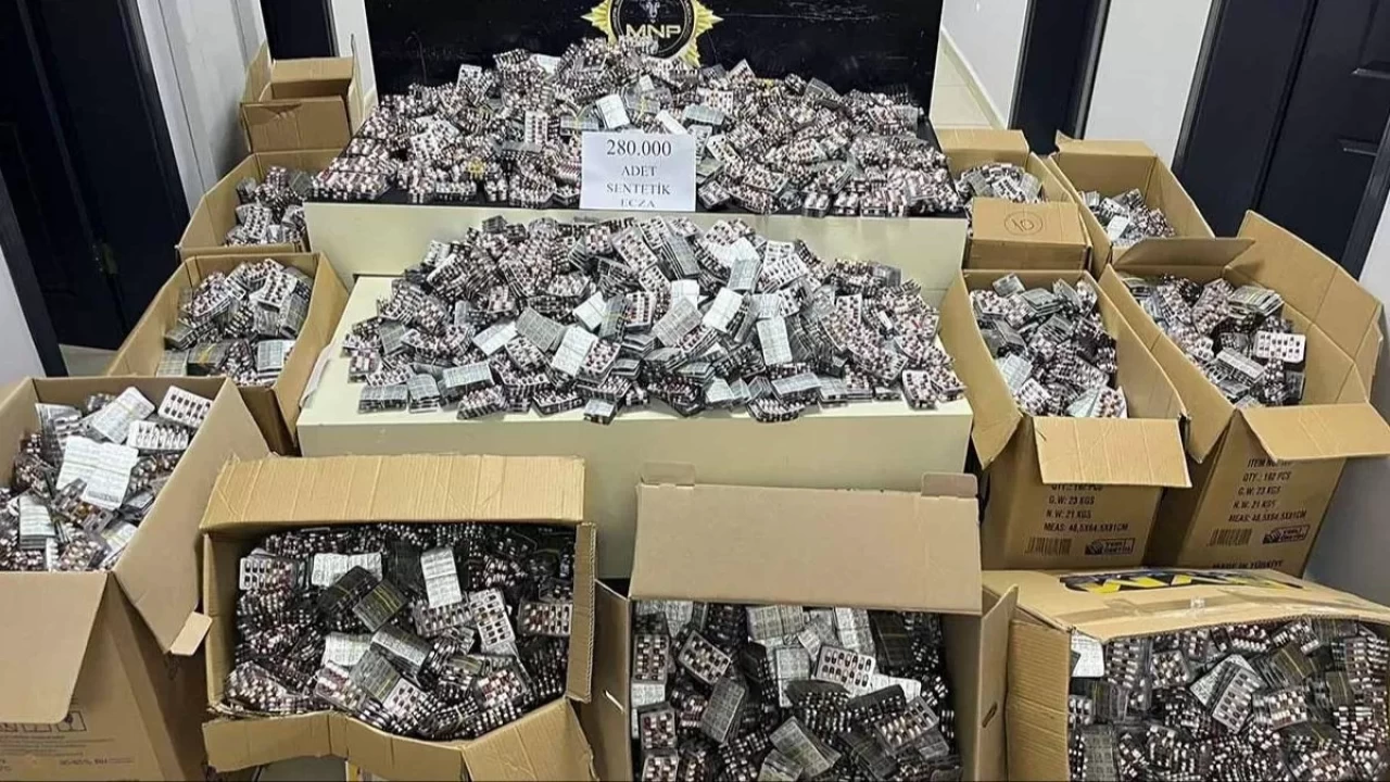 Mersin'de zehir tacirlerine geçit yok: 280 bin hap yakalandı