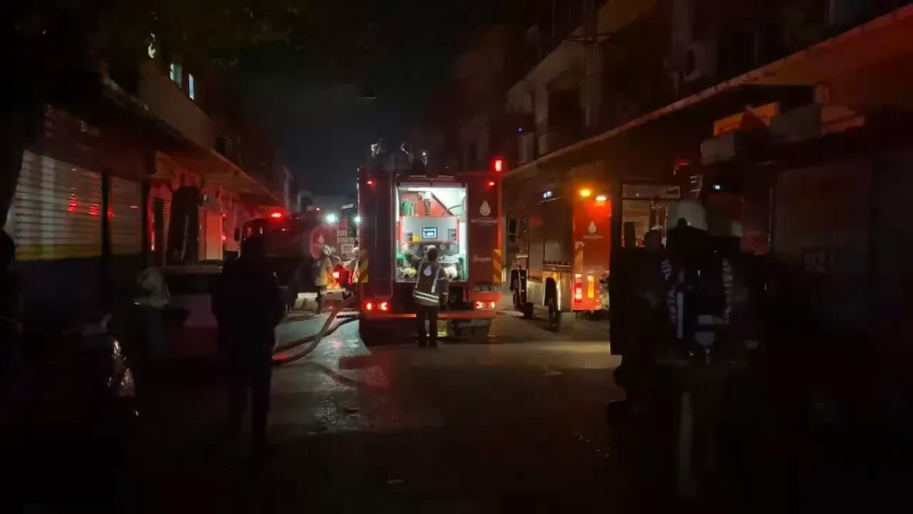 Zeytinburnu'nda, patlamaların yaşandığı sanayi sitesindeki yangın söndürüldü