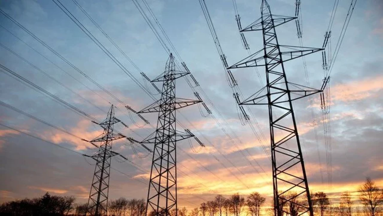 İran'da enerji sıkıntısı! Aşırı tüketen evlerin elektriği kesildi