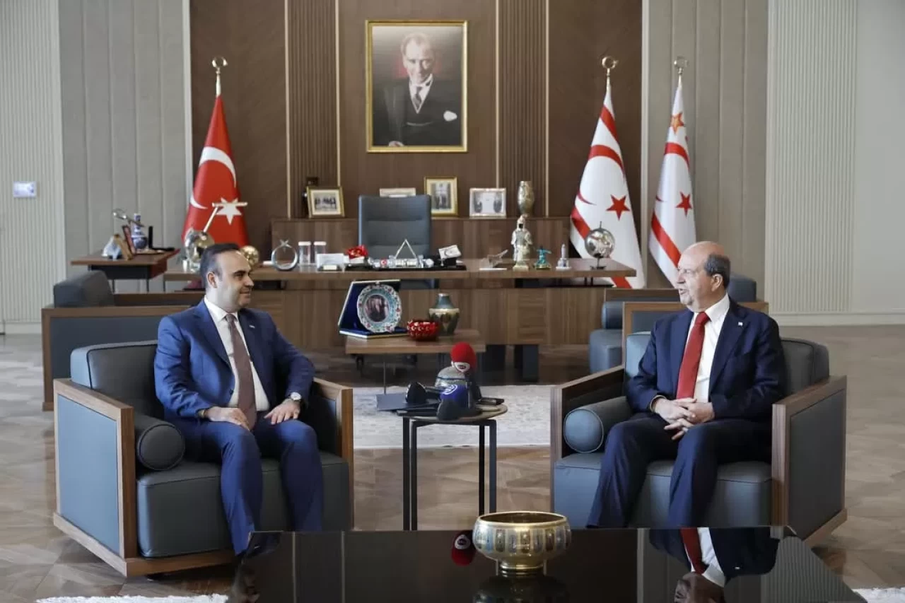 Sanayi ve Teknoloji Bakanı Kacır, KKTC Cumhurbaşkanı Tatar ile bir araya geldi
