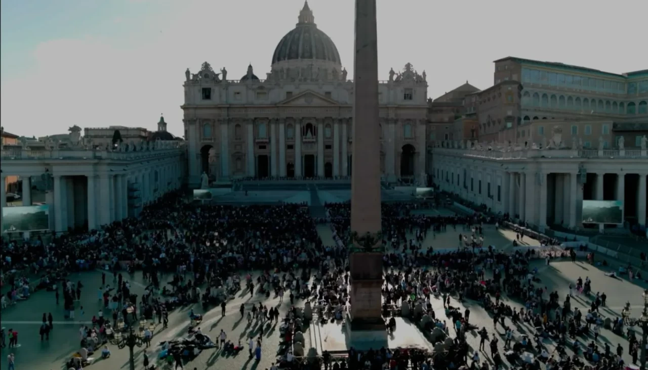 Vatikan'da yeni papa seçimi başladı: Kardinaller kapalı kapılar ardında oy kullanıyor!