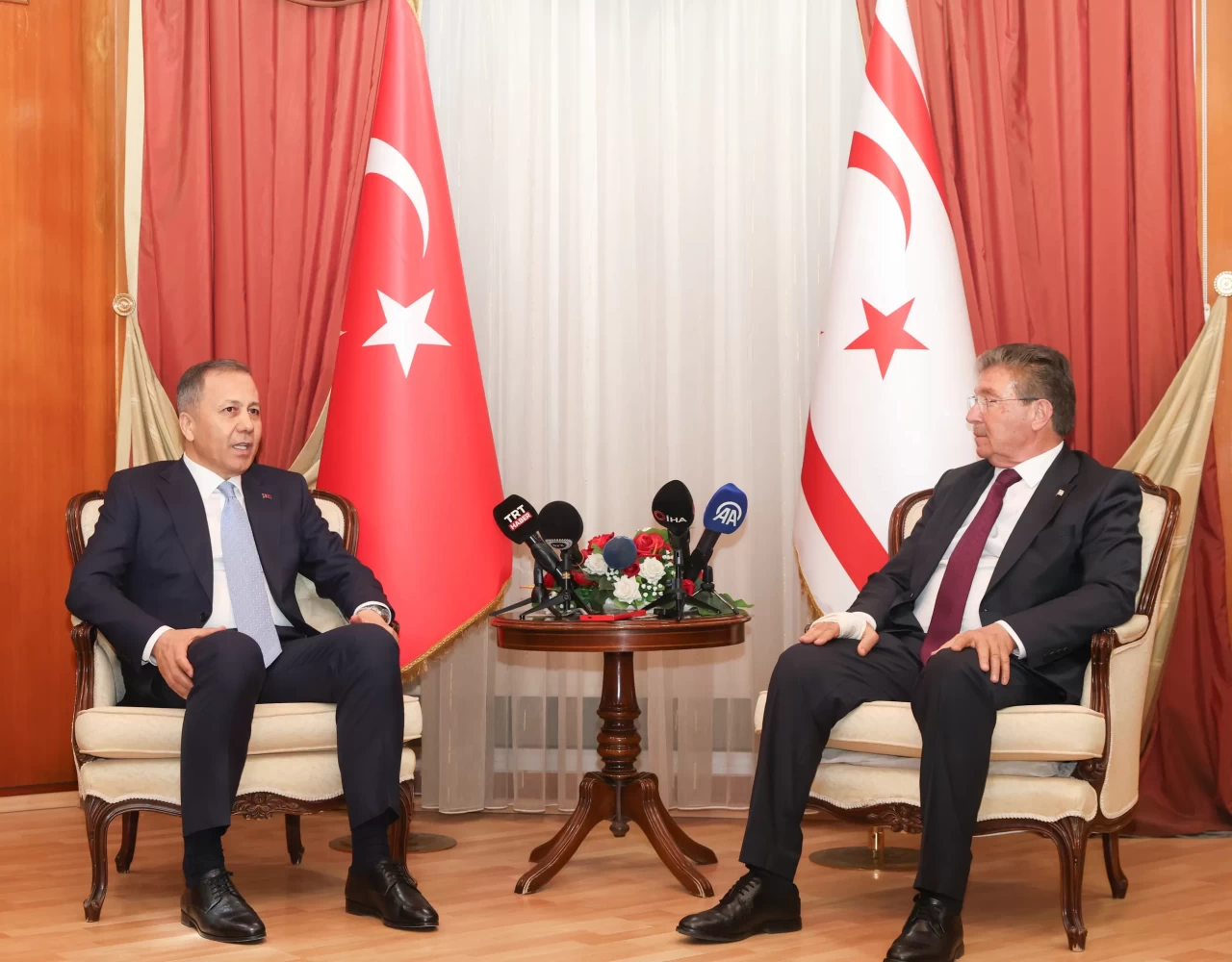 KKTC Başbakanı Üstel, İçişleri Bakanı Yerlikaya'yı kabul etti