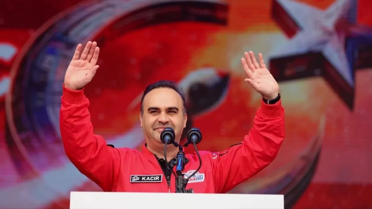 Bakan Kacır'dan KKTC'de net mesaj: Misafir değil ev sahibi olduklarını dünyaya ilan ettik