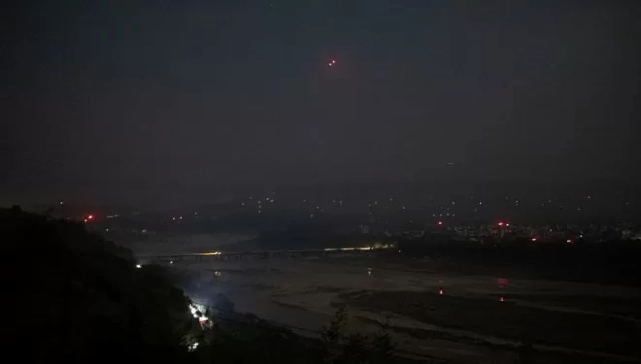 Çatışmaların ortasında telefon görüşmesi: Pakistan yüksek hızlı füzeyle missillemeye başladı