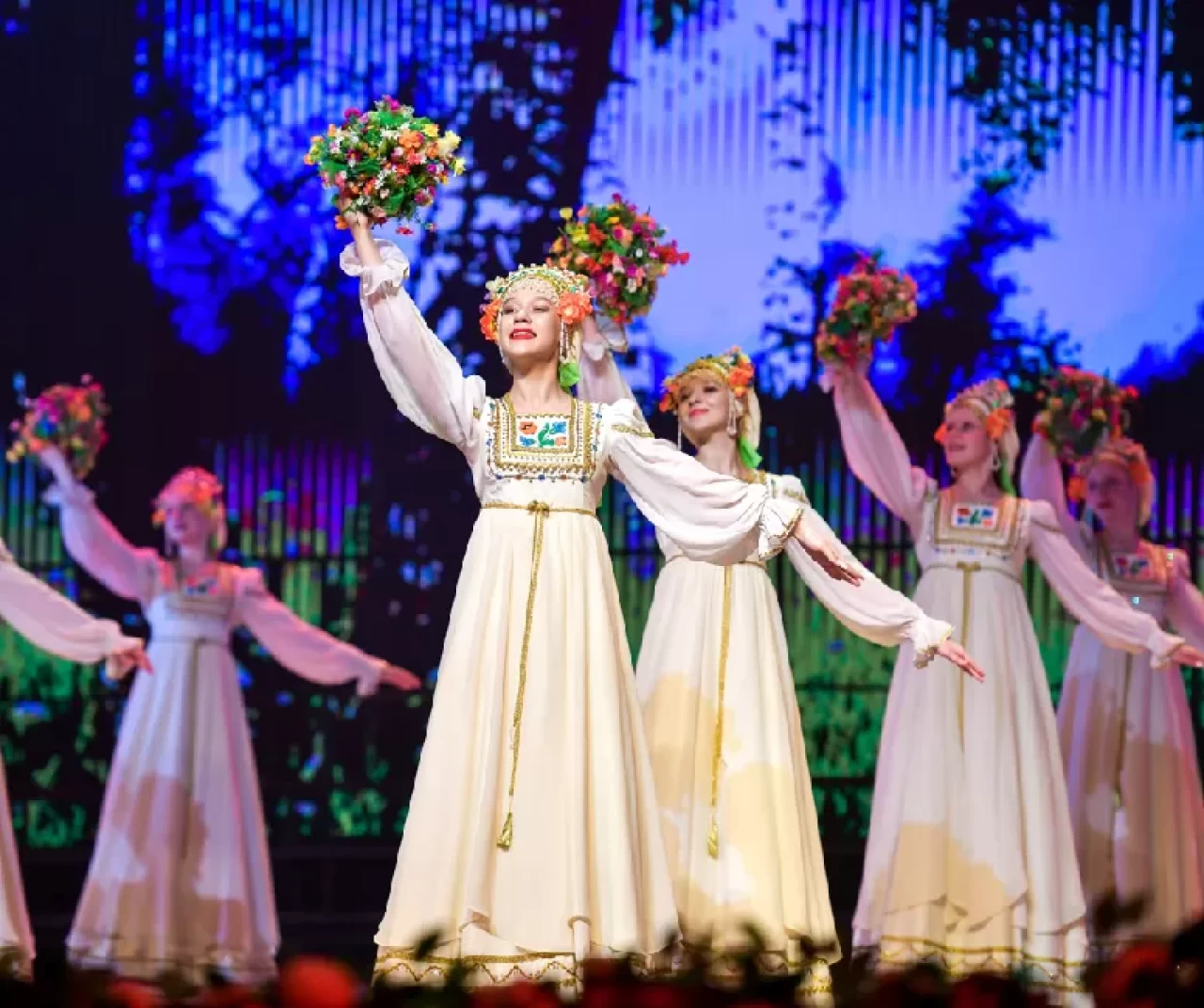 Kırgızistan'da 5. Uluslararası Çocuk Folklor Festivali başladı