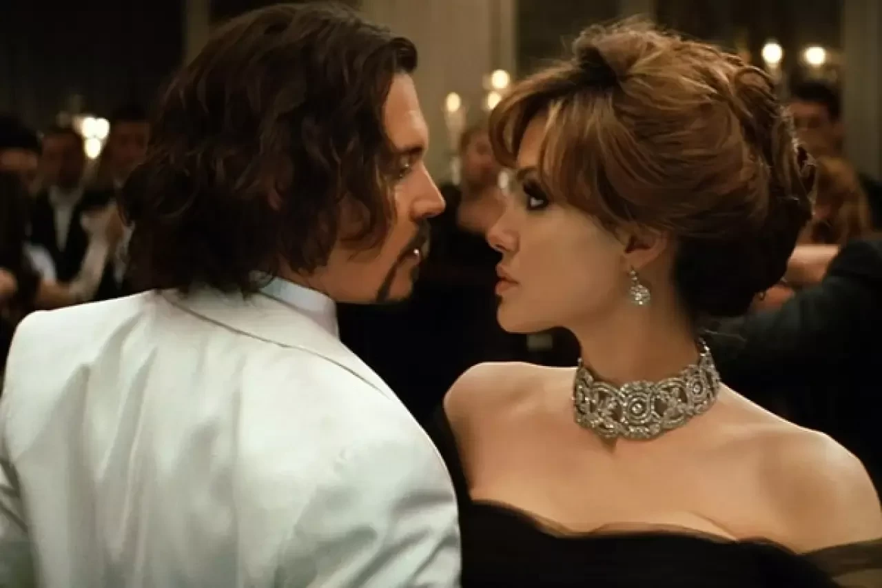 Turist Filmi Konusu ve Oyuncuları: Venedik’te Geçen Aşk, Entrika ve Aksiyon Dolu Bir Serüven