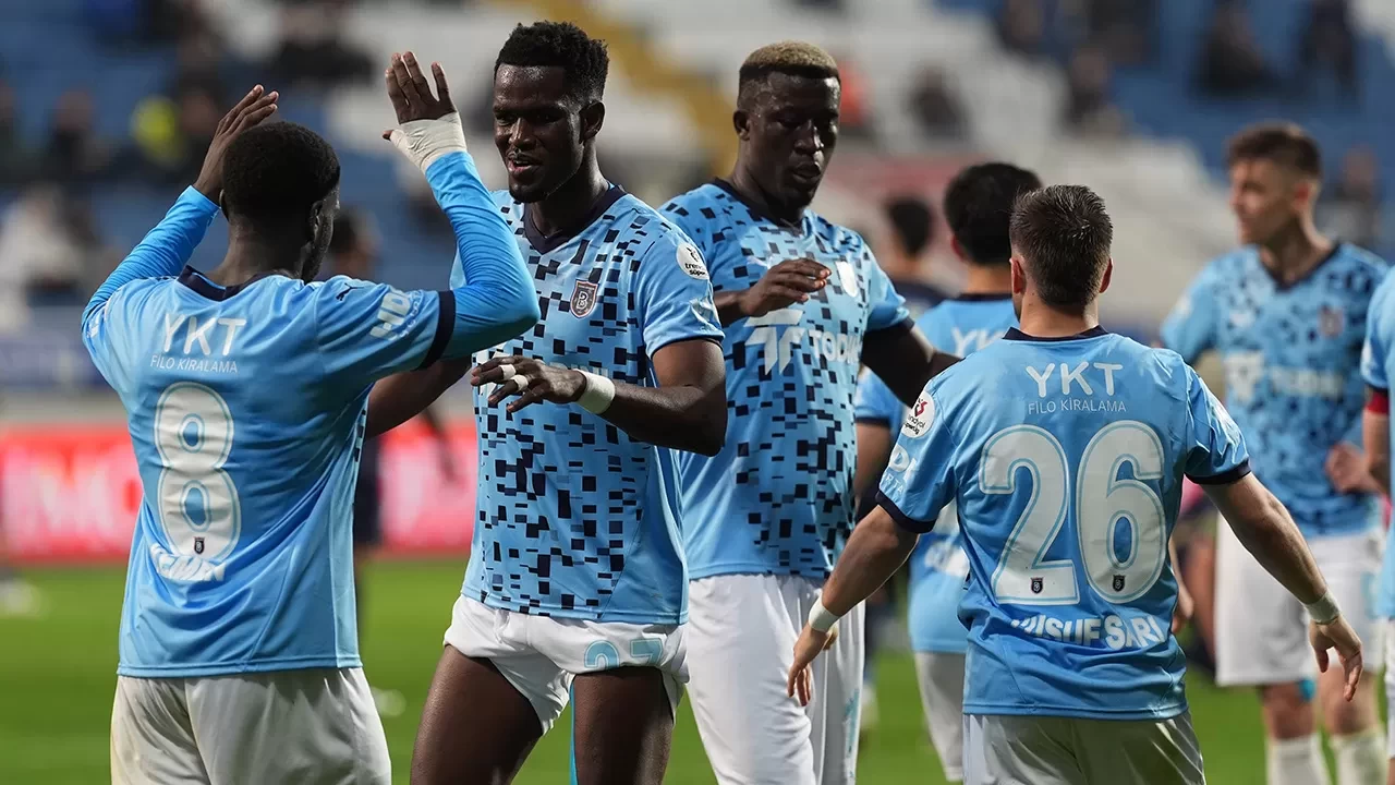 Başakşehir ikinci yarıda açıldı | Süper Lig'de Kasımpaşa 2-3 Başakşehir