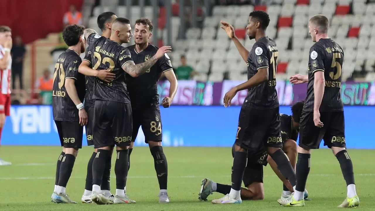 Trabzonspor sezonu galibiyetle tamamladı | Süper Lig'de Antalyaspor 0-2 Trabzonspor