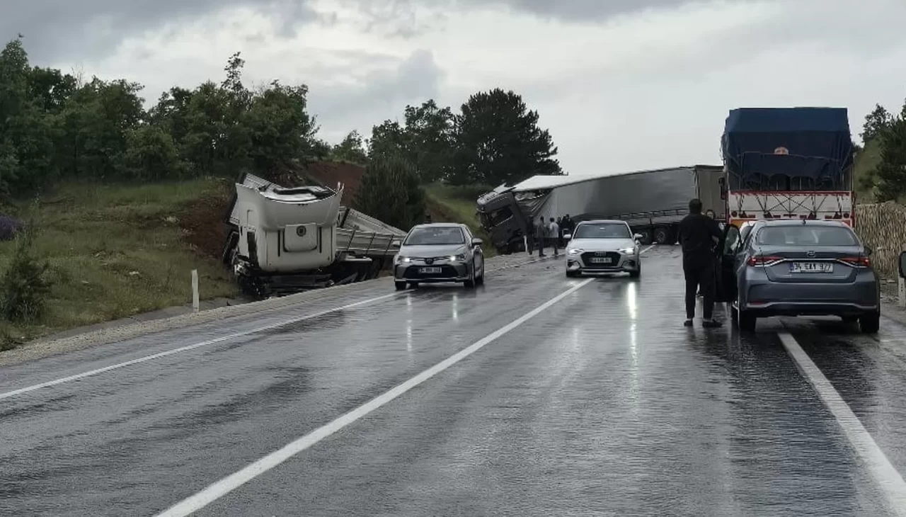 Konya’da iki ayrı kazada yollar kan gölüne döndü!