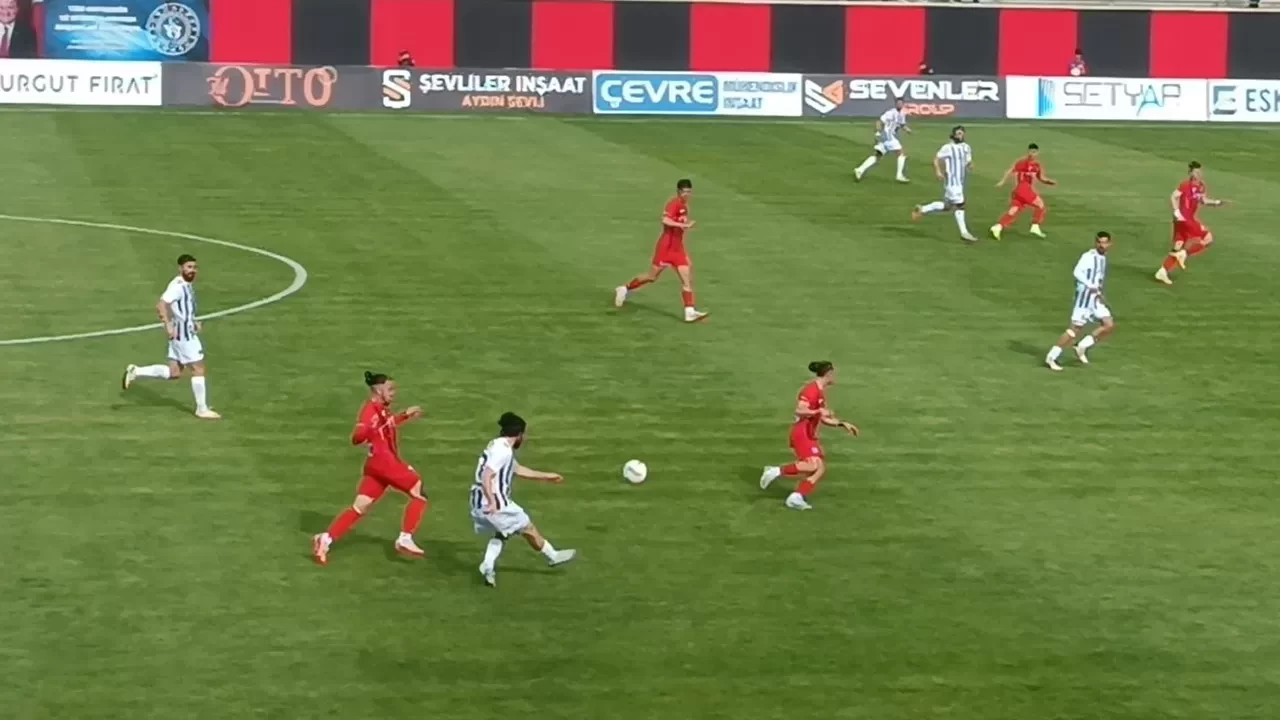 4 gollü maçta kazanan çıkmadı | 2. Lig Kırmızı Grup’ta Vanspor 2-2 68 Aksarayspor