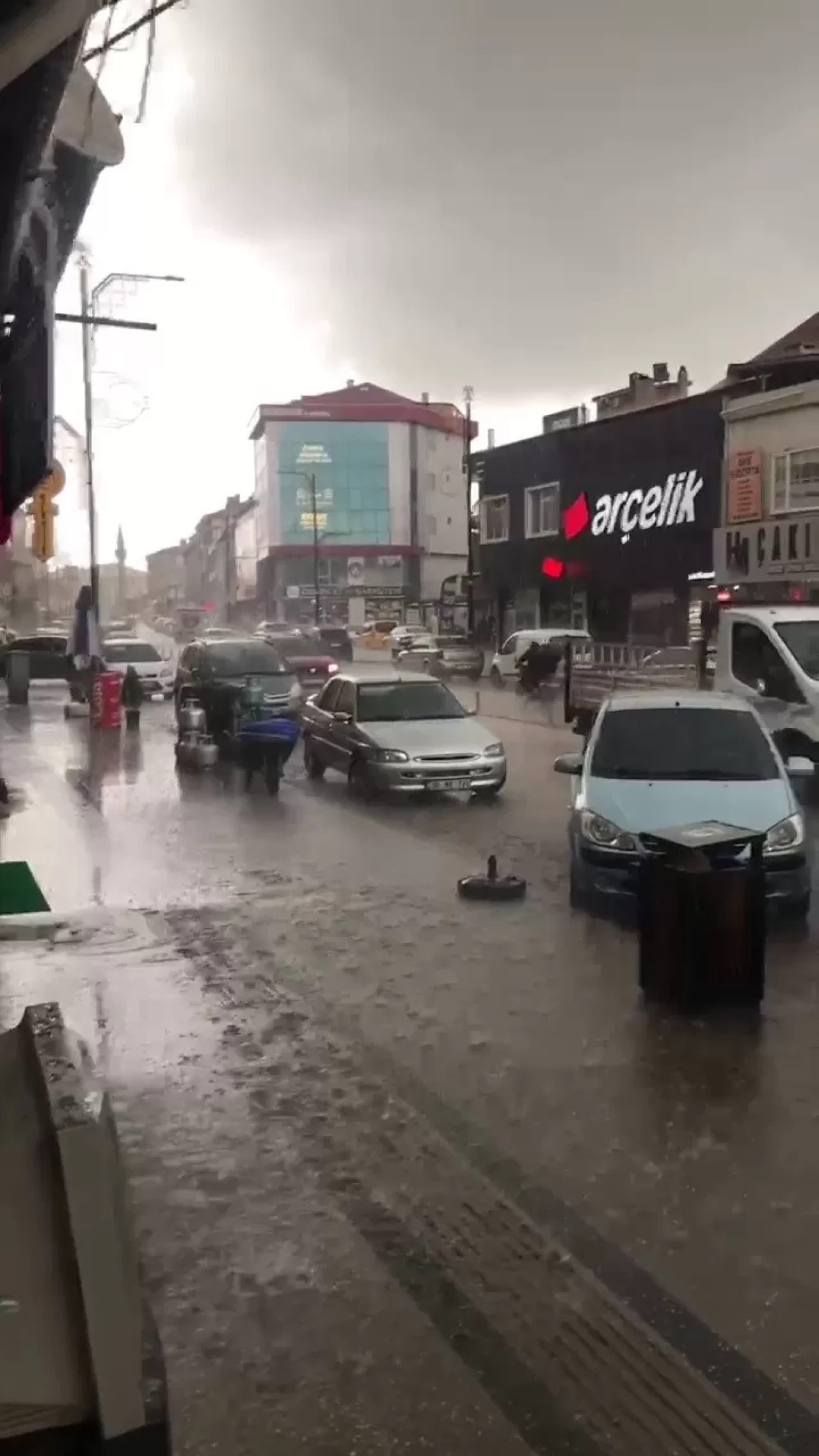 Sivas'ta dolu yağışı etkili oldu