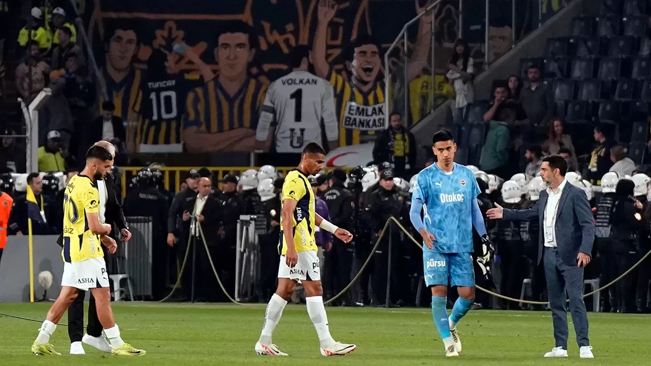 Fenerbahçe, Süper Lig’de Jose Mourinho yönetiminde çıktığı iç saha maçlarında 10 puan kaybetti