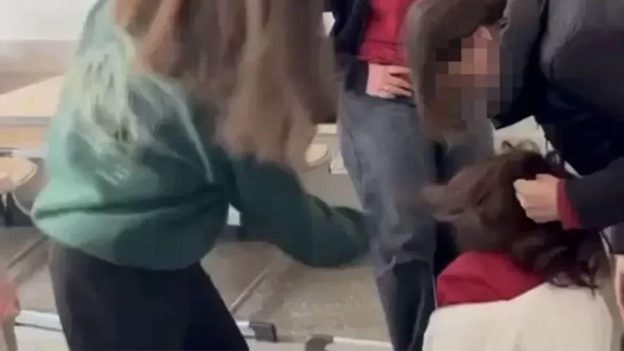 Sınırları zorlayan akran zorbalığı! Kız öğrencinin sırtı defalarca makasla yaralandı!