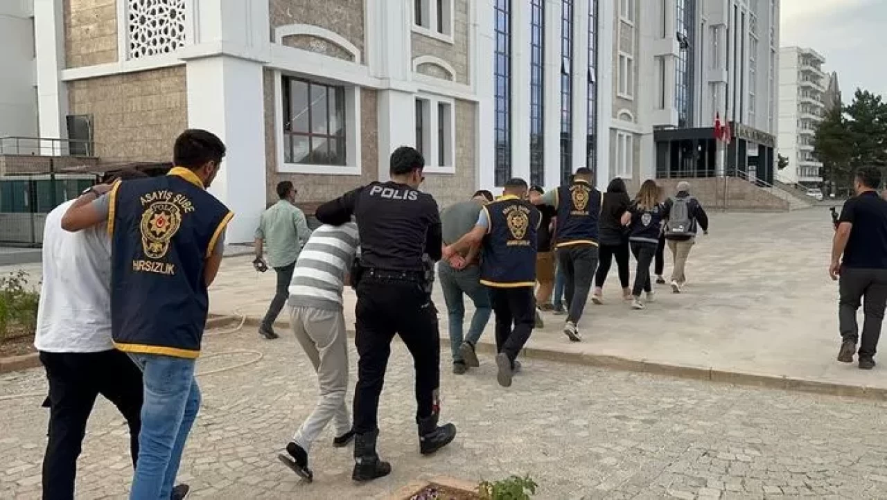 Adıyaman'da masaj salonuna fuhuş operasyonu: 14 kişi gözaltına alındı