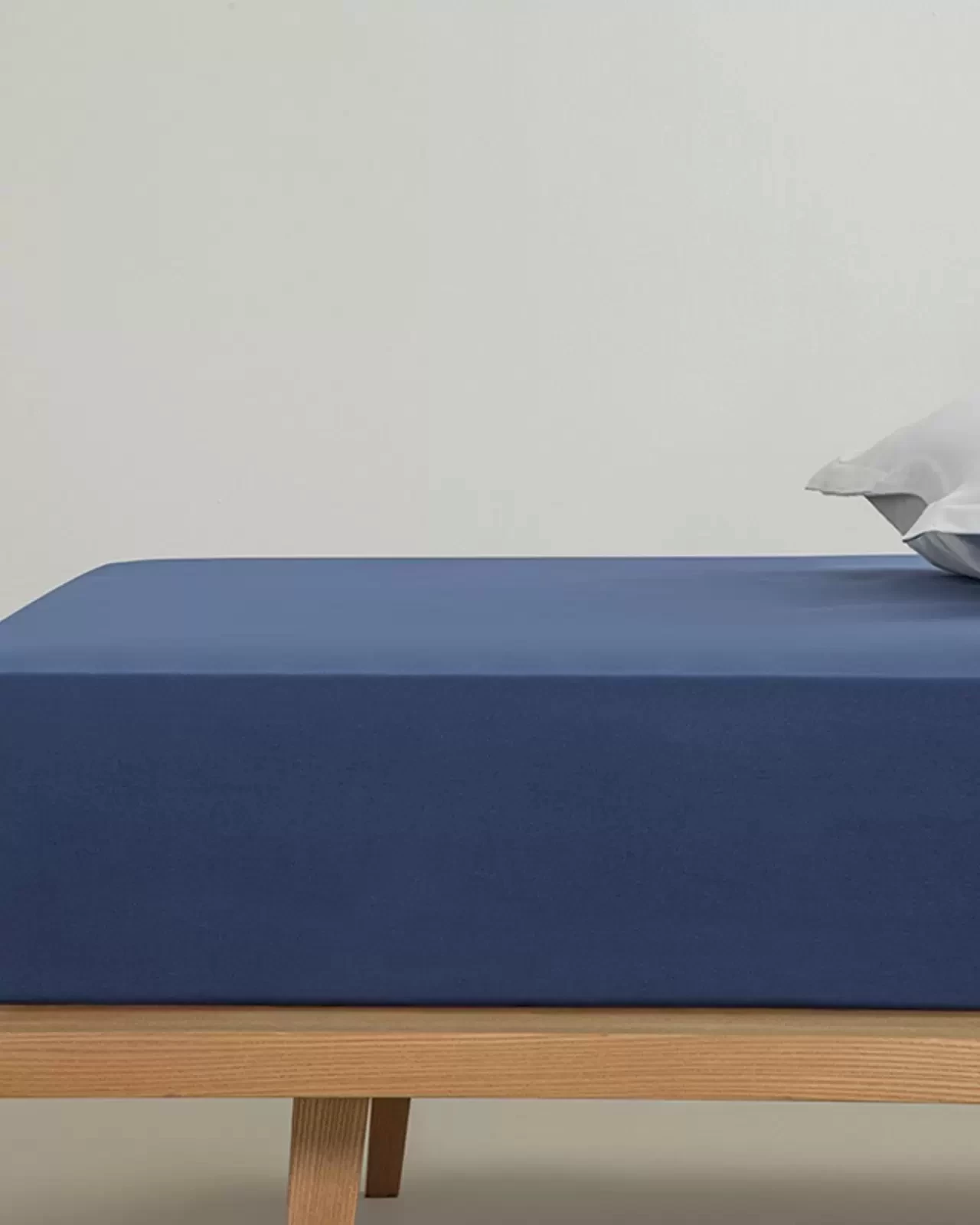 Lastikli Çarşaf mı, Düz Çarşaf mı? Hangisi Daha Kullanışlı?