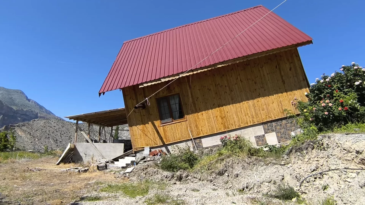 Erzurum'da heyelan paniği! Tortum Şelalesi yakınında zemin 12 metre kaydı