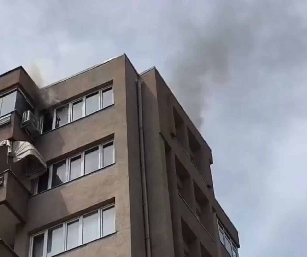 Bursa'da çatı katı alev aldı