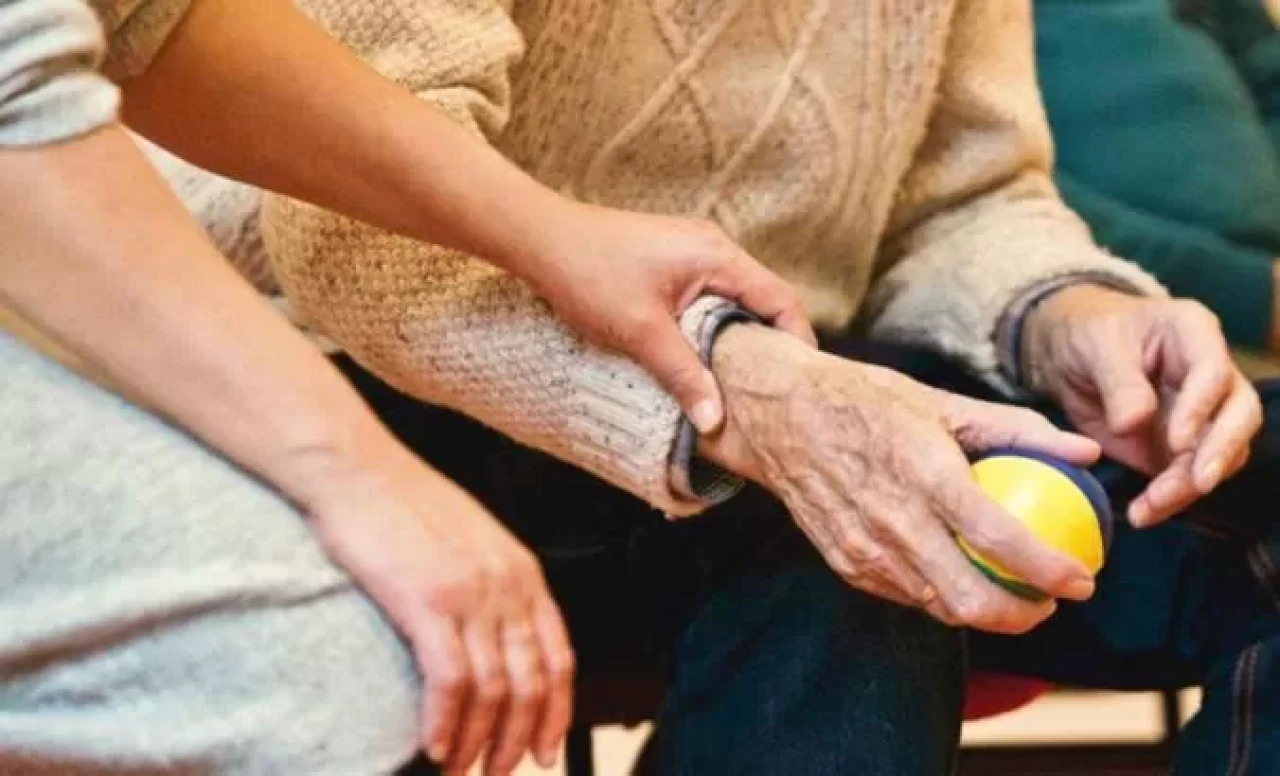 Alzheimer belirtileri genç yaşta başlıyor! Yeni araştırmadan şaşırtıcı sonuçlar çıktı