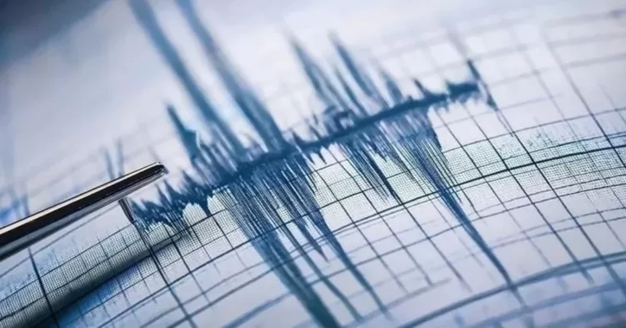 İstanbul'da korkutan deprem! Prof. Dr. Şükrü Ersoy'dan ilk yorum: 1 ay daha sürecek