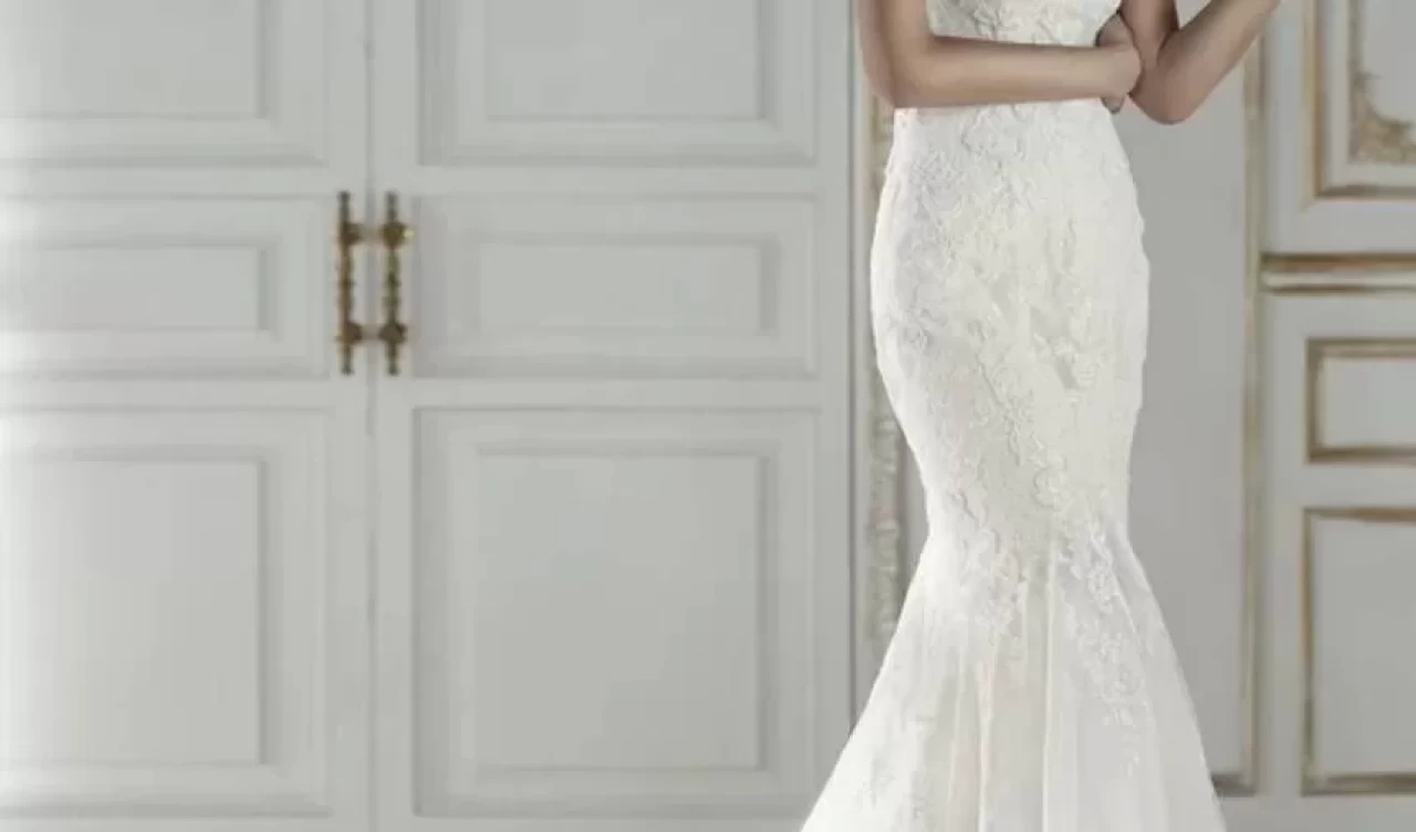 Kum saati vücut tipine sahip kadınlar için 6 stil önerisi