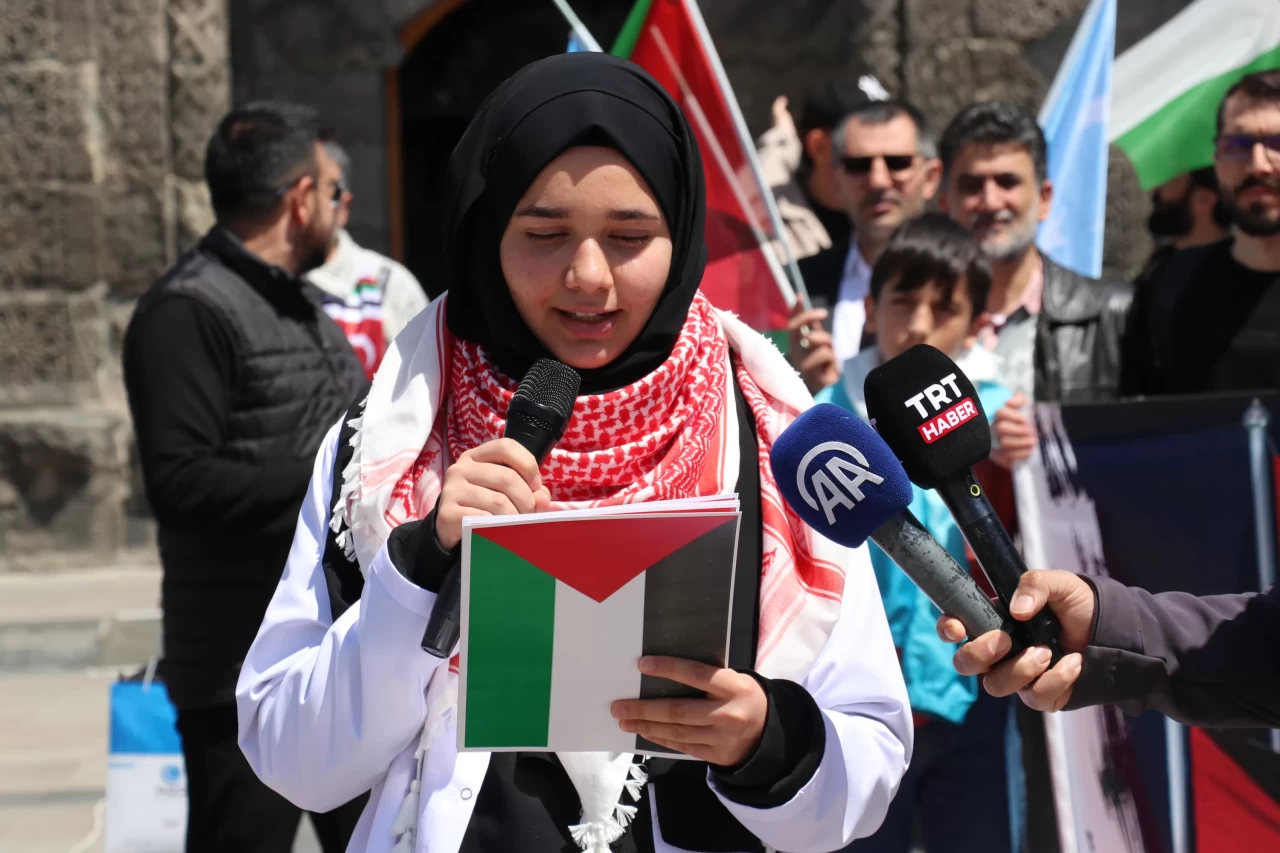 Sağlık çalışanları 77 haftadır Gazze için yürüyor