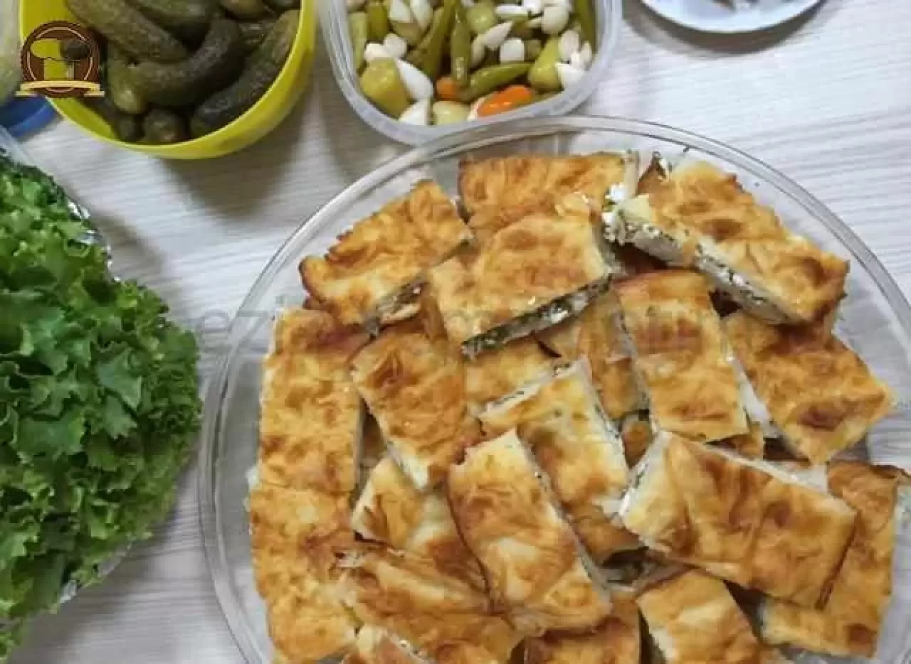Sodalı Börek Nasıl Yapılır? İçine Lezzet Hapseden Pratik Sodalı Börek Tarifi