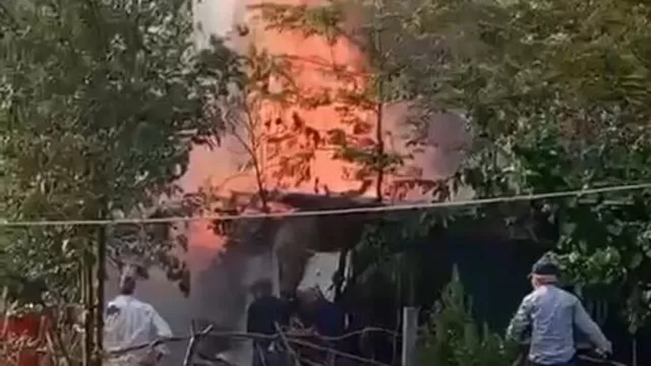 Kocaeli Kartepe’de odunluk yangını paniğe neden oldu