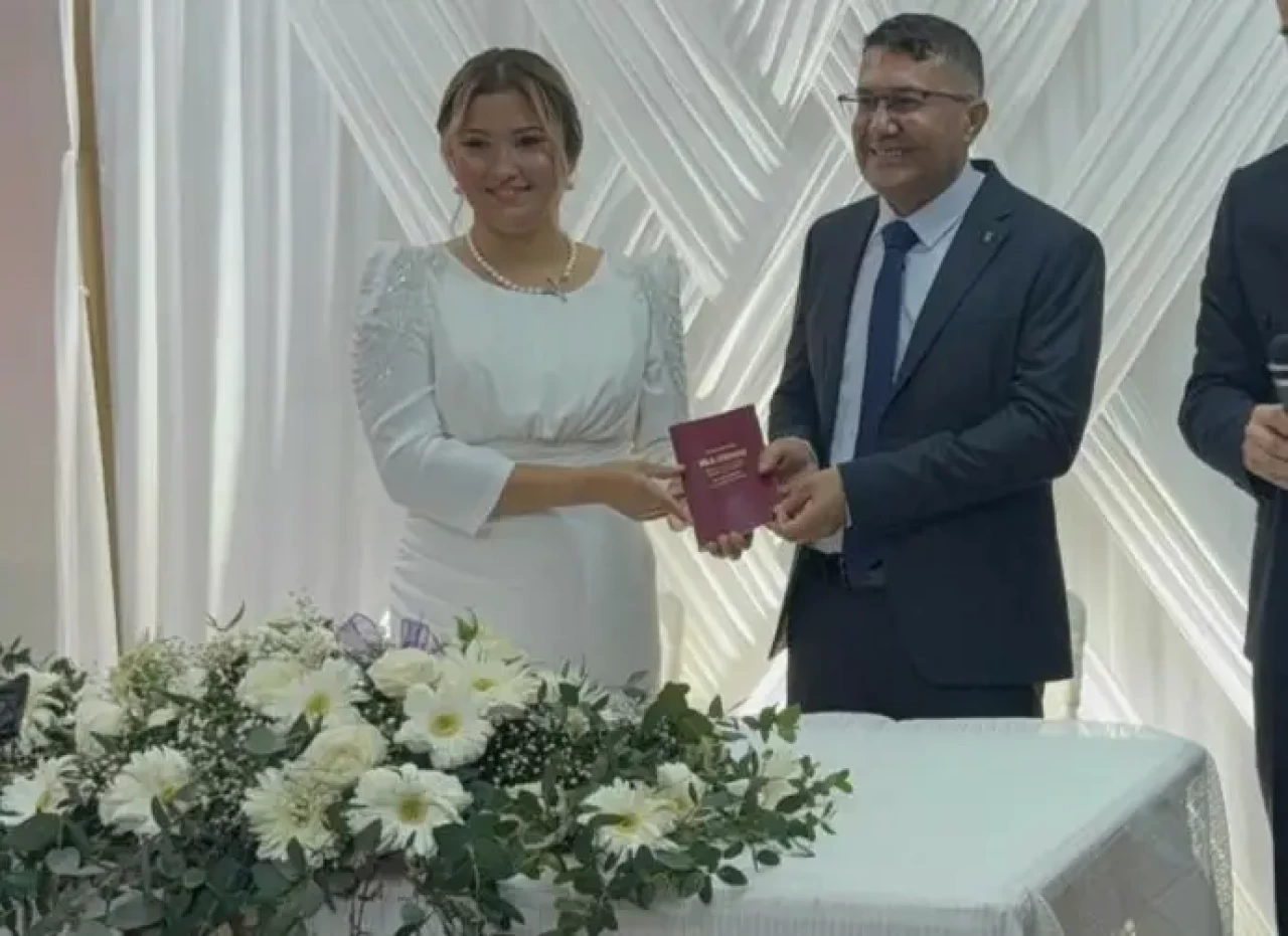 MHP Genel Başkanı Bahçeli'nin öğretmenler günü programında tanıştılar