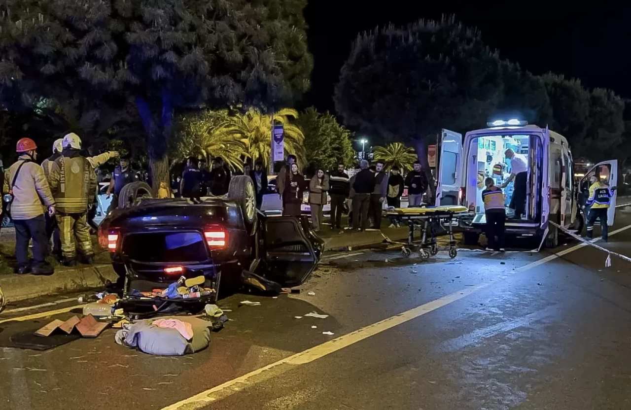 Kartal'da 2 otomobil çarpıştı: 5 yaralı