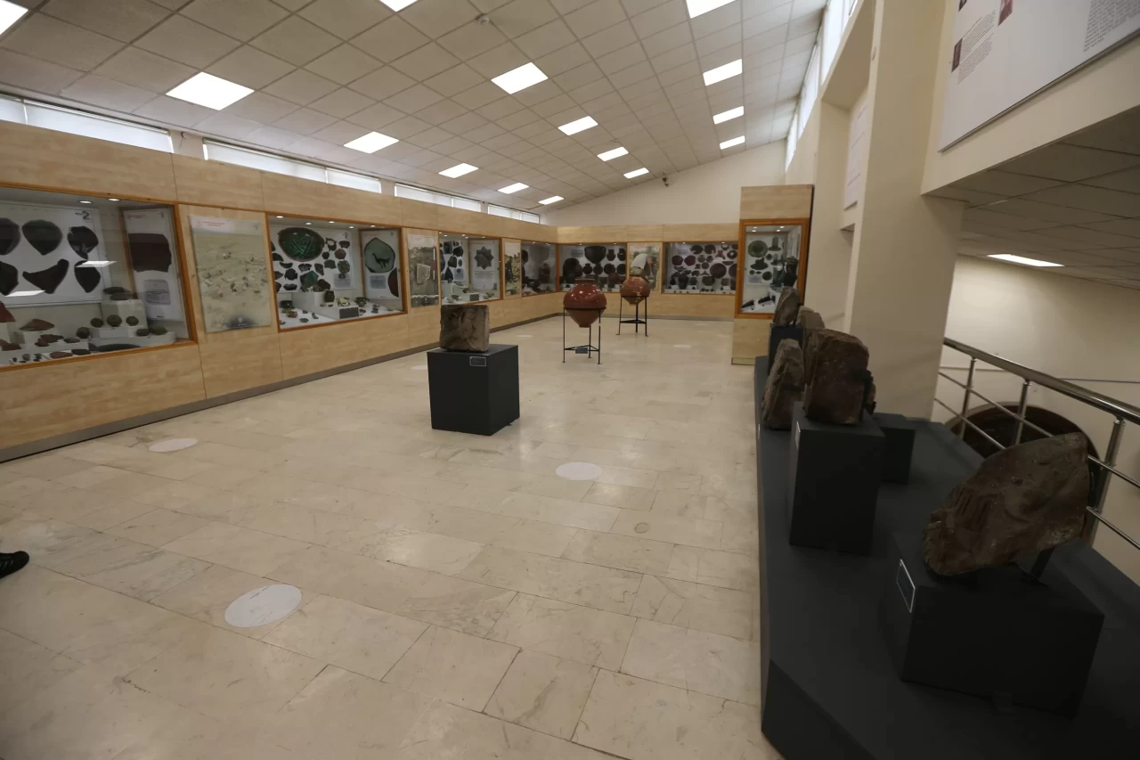 Ani Ören Yeri'ndeki kazılarda bulunan eserler sergilendi