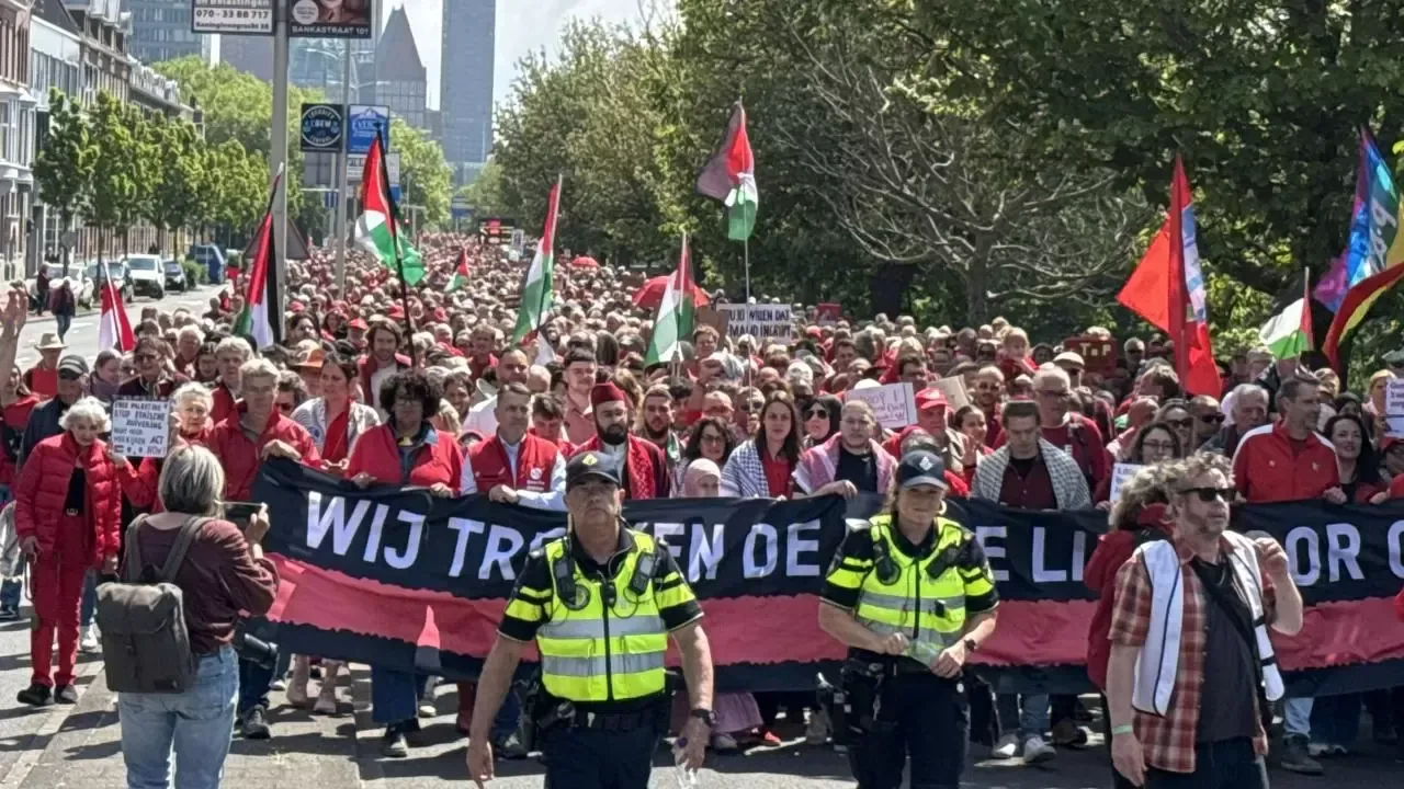 Hollanda'da binlerce kişi hükümetin İsrail politikasına tepki gösterdi