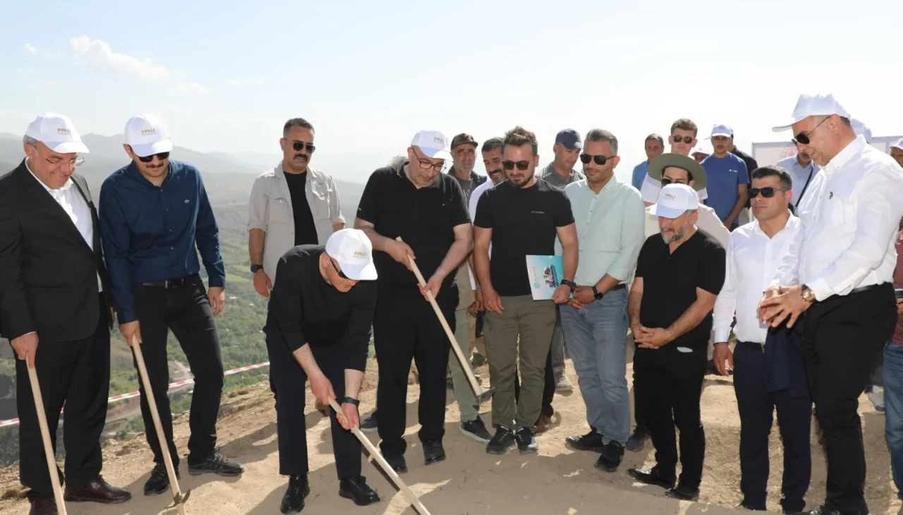 Tarihi Palu Kalesi'nde arkeolojik kazılar başladı