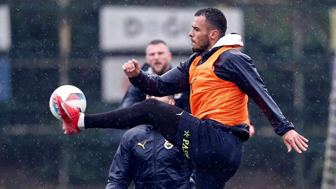 Fenerbahçe, Süper Lig'deki Beşiktaş derbisi hazırlıklarını Jose Mourinho yönetiminde sürdürüyor