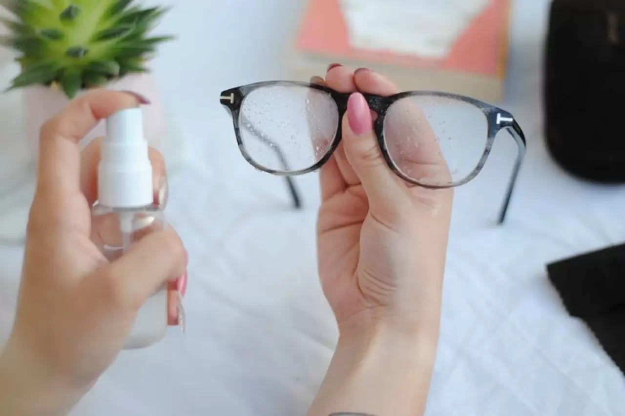 Gözlük Camı Nasıl Temizlenir? Gözlük Camı Temizlemenin Püf Noktaları Nelerdir, Nelere Dikkat Etmek Gerekir?