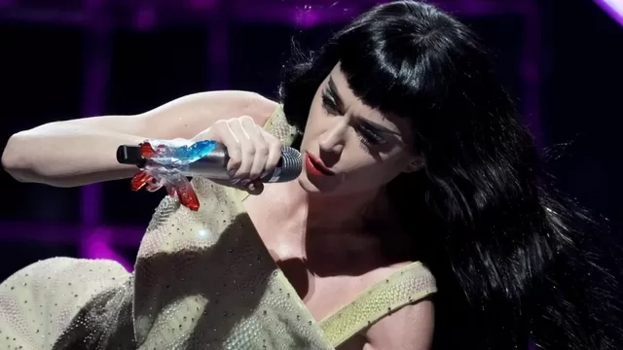 Katy Perry, konserini yarıda kesip hayranını azarladı! Sebebi ortaya çıktı