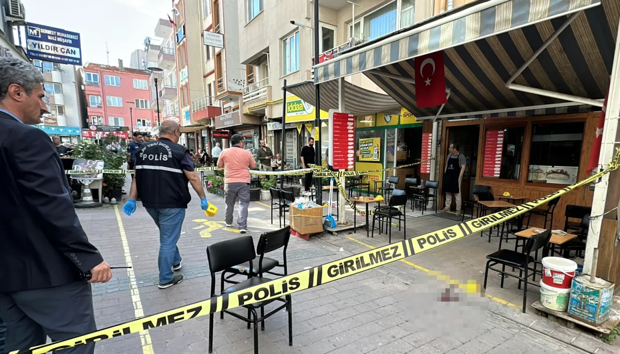 Husumetlisini sokak ortasında bıçakladı