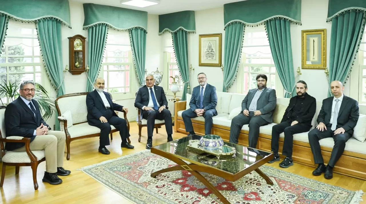 Hat sanatının kalbine ziyaret: Bakan Ersoy İstanbul Mushafı'nı inceledi