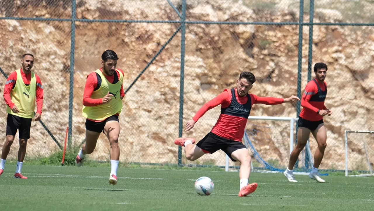 Hatayspor, Süper Lig'deki Başakşehir maçı hazırlıklarını eksiklerle sürdürdü