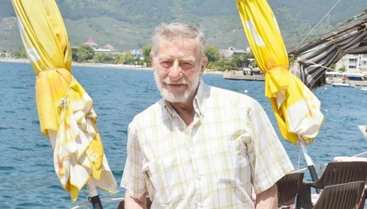 Usta oyuncu Ahmet Mekin hastaneye kaldırıldı