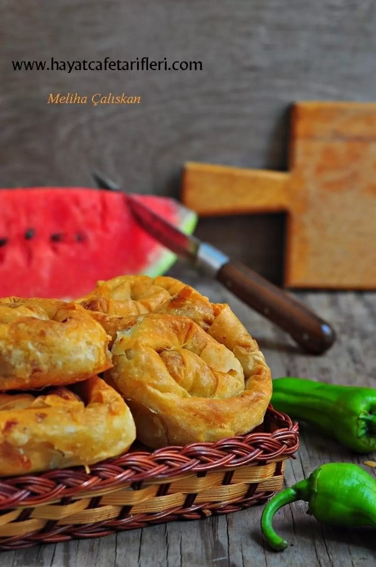 Patlıcanlı Börek Nasıl Yapılır? En Lezzetli Patlıcanlı Börek Tarifi ve Püf Noktaları