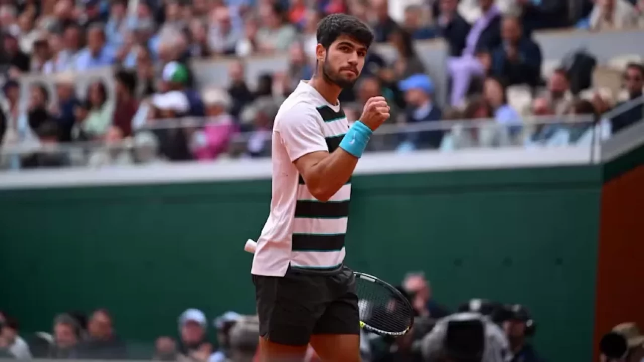 Carlos Alcaraz, Fransa Açık’ta ikinci tura yükseldi