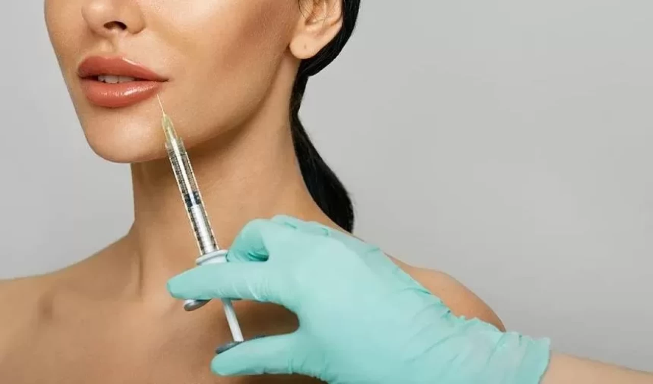 Genç kalmanın iki yolu! Botoks ve dolgu arasındaki farklar neler?