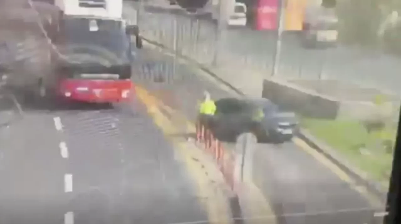 CHP'nin şoförü polisin üzerine otobüs sürmüştü: EGM'den açıklama